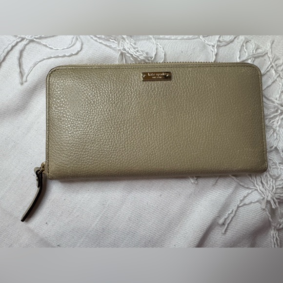 Kate Spade Zippy Wallet - Picture 1 of 17